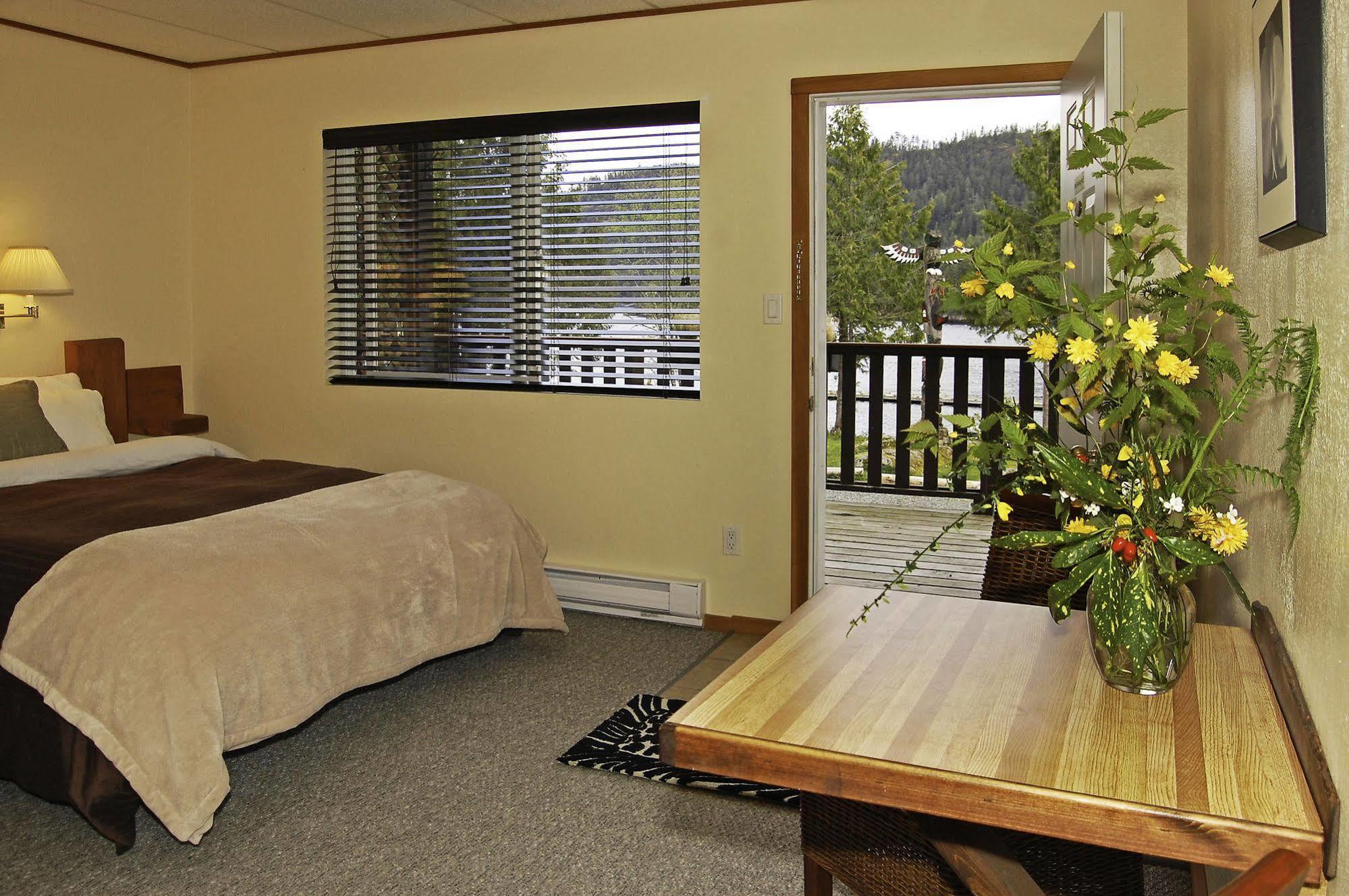 Backeddy Resort And Marina Egmont Exterior photo