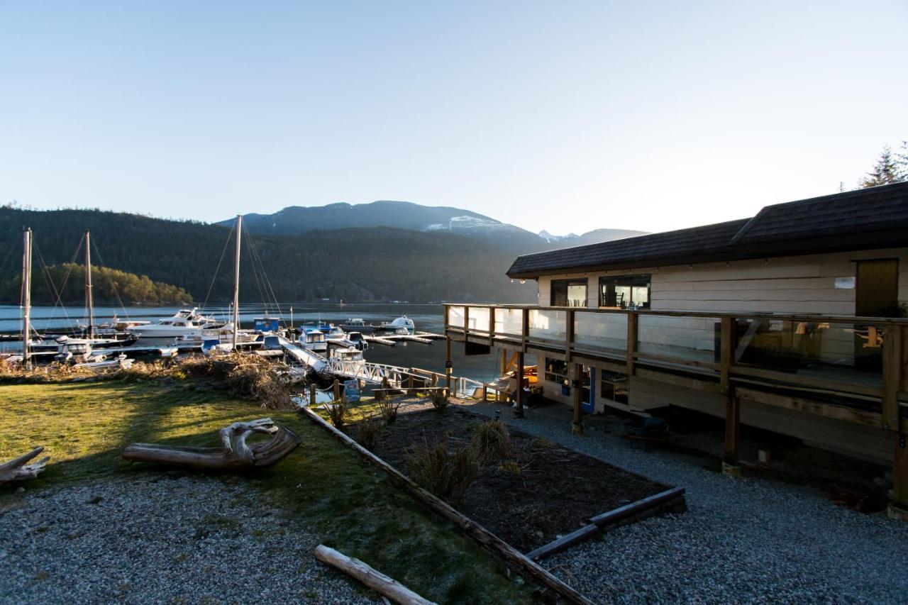 Backeddy Resort And Marina Egmont Exterior photo